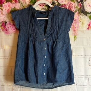 VICI Size Extra Small Women's Blue Denim Sleeveless Top Button Down V Neck